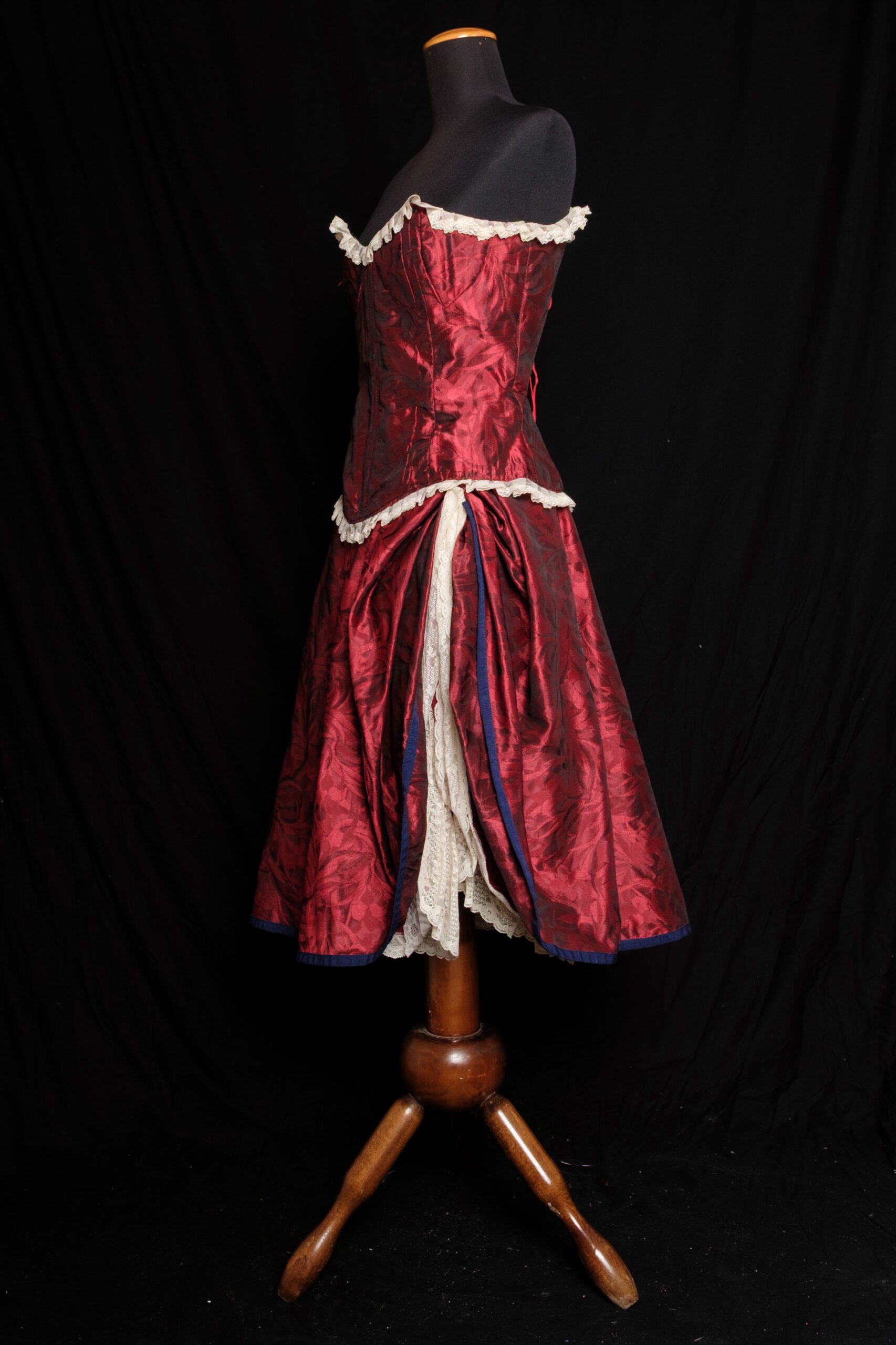 Satine Rouge