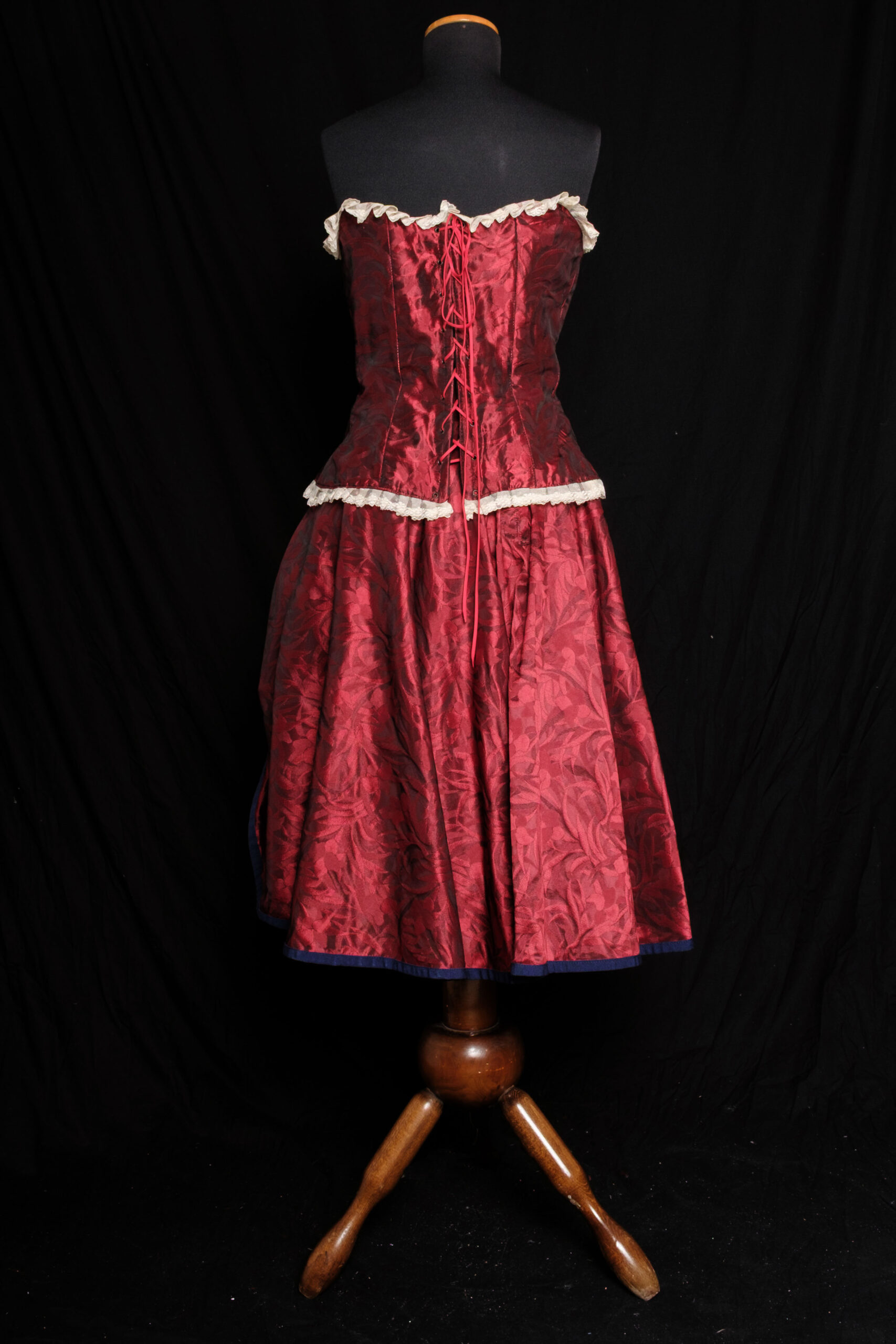 Satine Rouge